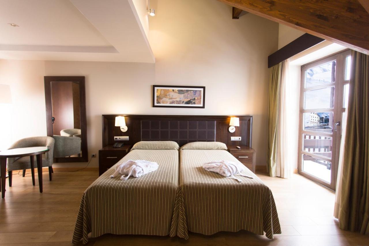 Snö Aragon Hills Hotell Formigal Exteriör bild